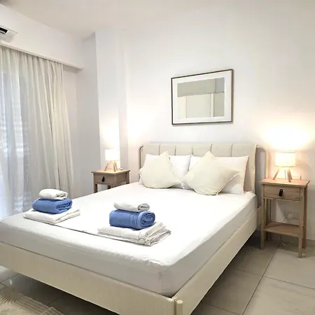 H&o Lighthouse Gold Apartment