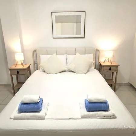 H&o Lighthouse Gold Paphos