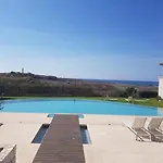H&o Lighthouse Gold דירה