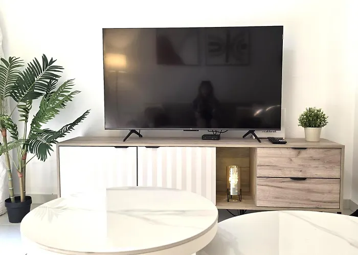 H&o Lighthouse Gold Paphos