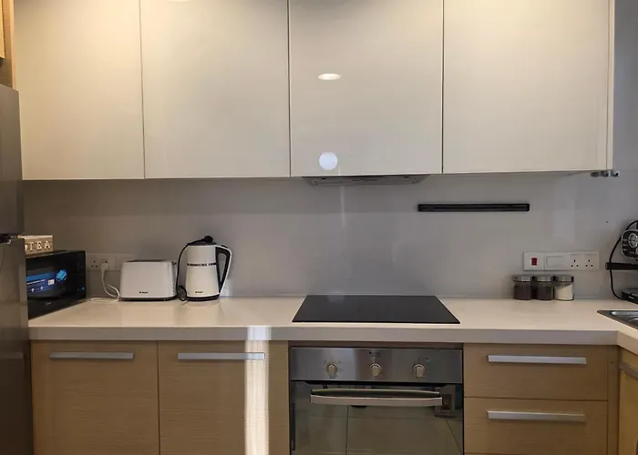 H&o Lighthouse Gold Paphos